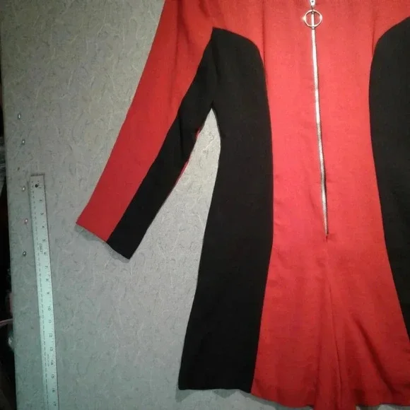 Channcey St. Women's Black & Red Stretch Romper with Zipper  Closure NWT Size 11 - Picture 3 of 11